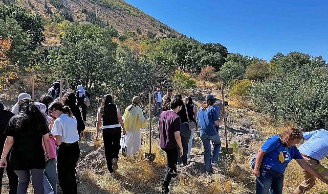 Dünya Eczacılar Günü'nde Ali Dağı'na 'Yeşil Nefes'