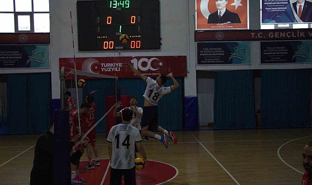 Düzce Belediyesi Spor Akademisi Voleybol Takımı ilk maçında galip