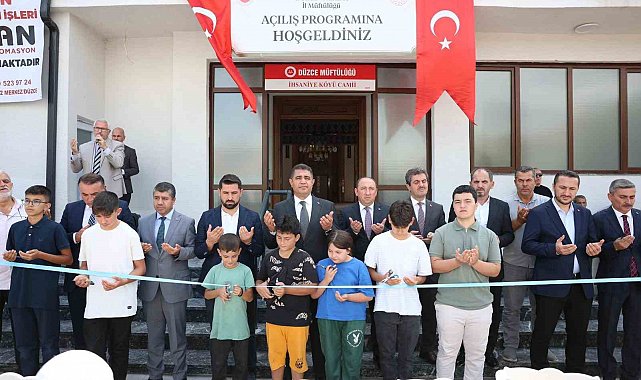 Düzce'de depremde yıkılan bir cami daha yeniden inşa edildi