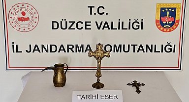 Düzce'de kaçakçılara göz açtırılmıyor: Çok sayıda makaron, tütün ve tarihi eser ele geçirildi