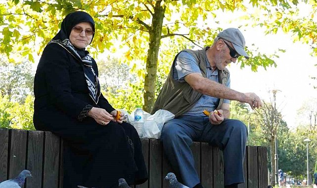 Düzceliler yazdan kalma günlerin tadını çıkarıyor