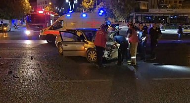 Edremit'te kavşakta kaza: 1 yaralı
