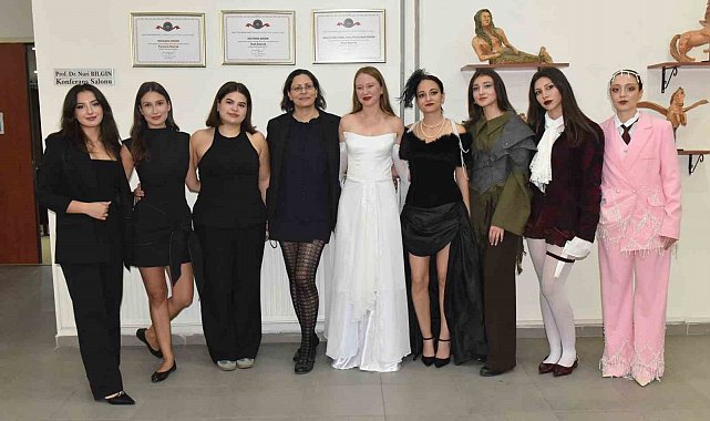 Ege'de edebiyat ve moda aynı sahneyi paylaştı