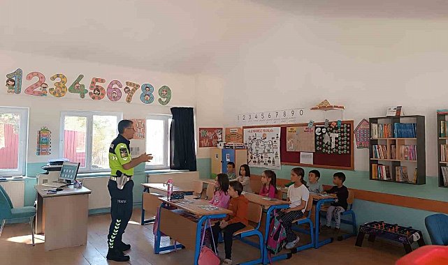 Eğirdir jandarmasından minik öğrencilere trafik eğitimi
