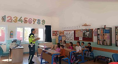 Eğirdir jandarmasından minik öğrencilere trafik eğitimi