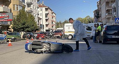 Ekmek alıp evine dönen yaşlı adama motosiklet çarptı