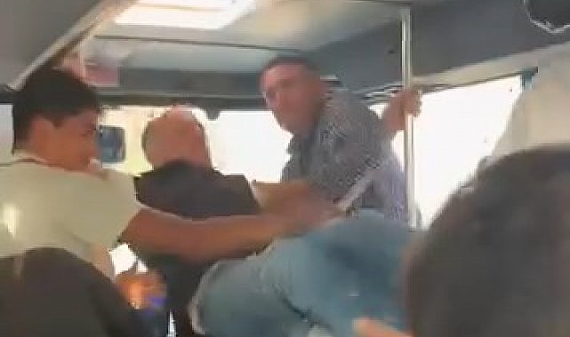 Elazığ'da otobüs şoförü ile yolcunun tekme tokatlı kavgası kamerada