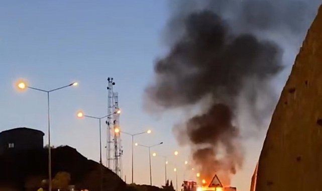 Elazığ'da seyir halindeki otomobil yandı