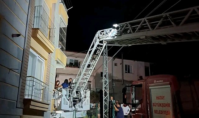 Elektrik panosundan çıkan yangında 50 vatandaşı itfaiye kurtardı