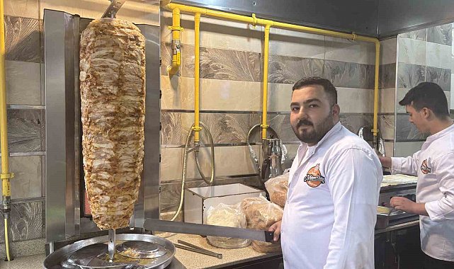 Elektrikli bisiklet yemek yiyenlerin arasına daldı: İşletme sahibi o anları anlattı