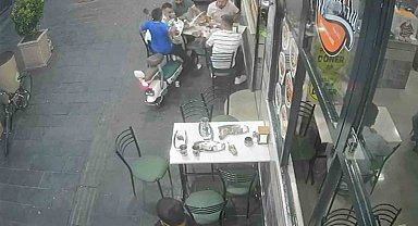 Elektrikli bisiklet yemek yiyenlerin arasına daldı