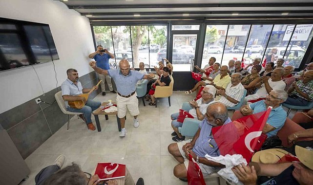 Erdemli Emekli Evi türkülerle şenlendi