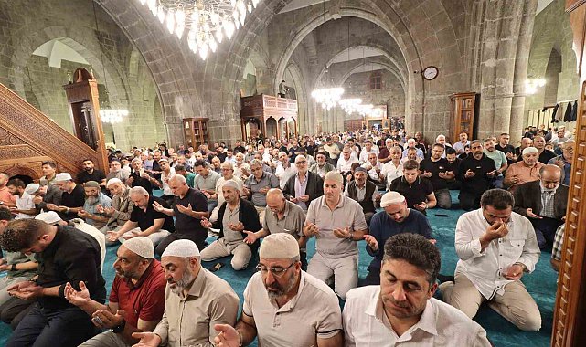 Erzurum'da Mevlid Kandili coşkusu yaşandı