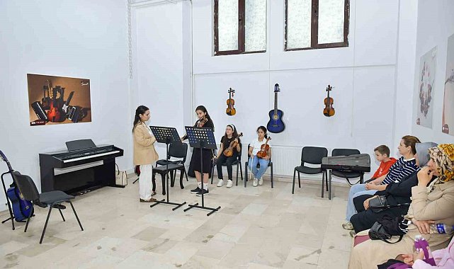 Esenyurt Belediyesi Kadın Sanat Merkezi'nde dersler başladı