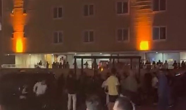 Esenyurt'ta alkollü iki grup arasında çıkan kavga kamerada