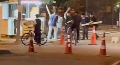 Esenyurt'ta parkta kalaslı kavga