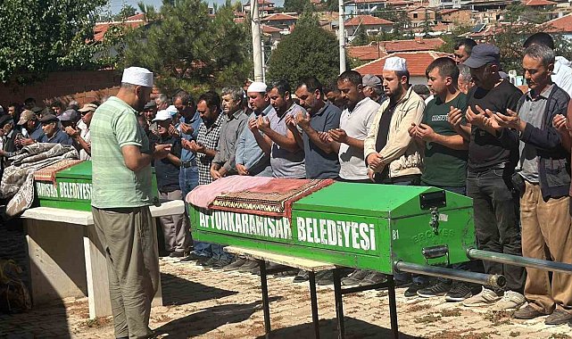 Eski kocası tarafından annesiyle birlikte öldürülen kadın toprağa verildi