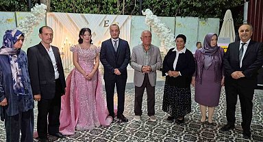 Eski TBMM Başkanı Çiçek'in esprili çıkışı geceye damga vurdu: "Meclis Başkanı racon keser, kurdele kesmez"