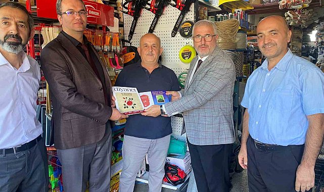 Esnafa Kur'an-ı Kerim hediye edildi