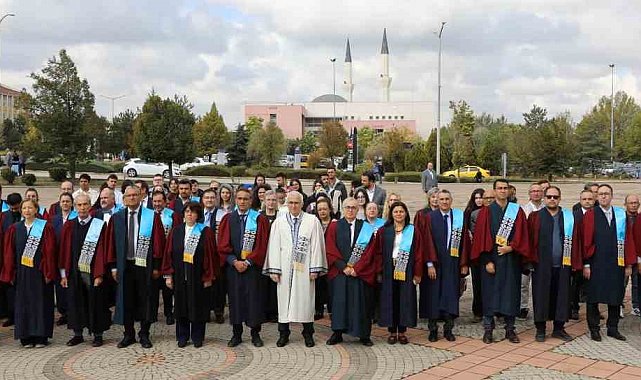 ESOGÜ'de 2025-2026 akademik yılı törenle açıldı: İlk dersin konusu 'Filistin' oldu