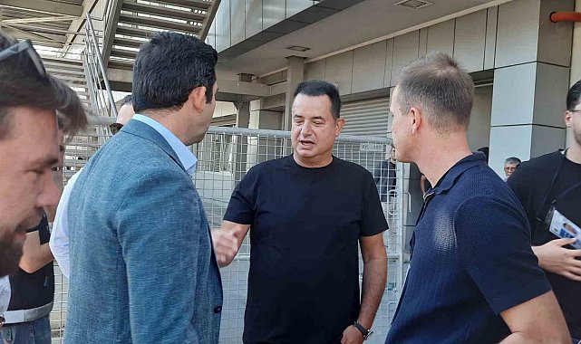 Fenerbahçe seçiminde ünlü isimler de oy kullandı