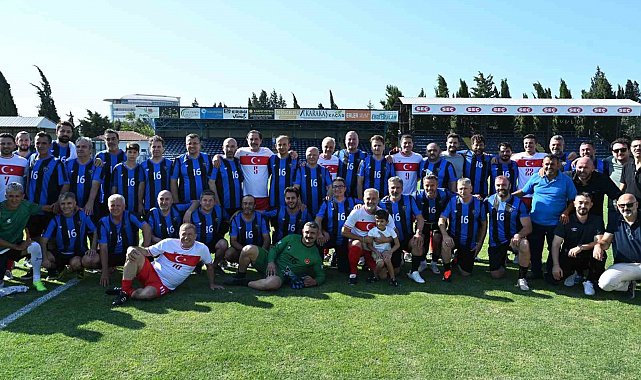 Futbolun efsaneleri Karacabey için sahaya çıktı