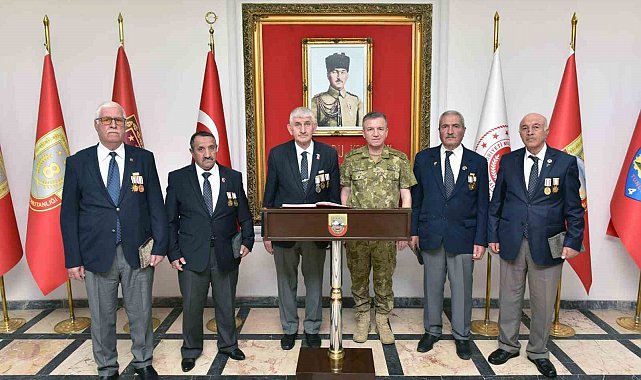 Gazilerden 3'ncü Ordu Komutanı Altuğ Paşa'ya hayırlı olsun ziyareti