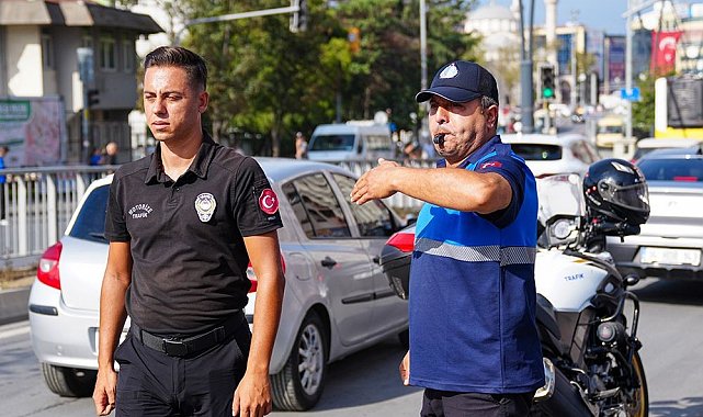 Gaziosmanpaşa'da zabıta ekipleri okul önlerinde görev başında