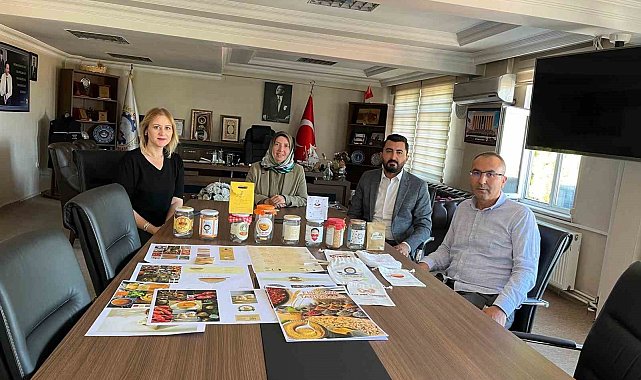 Gediz'de eğitim ve iş dünyası buluştu: Öğrenciler kooperatife tasarım desteği verdi