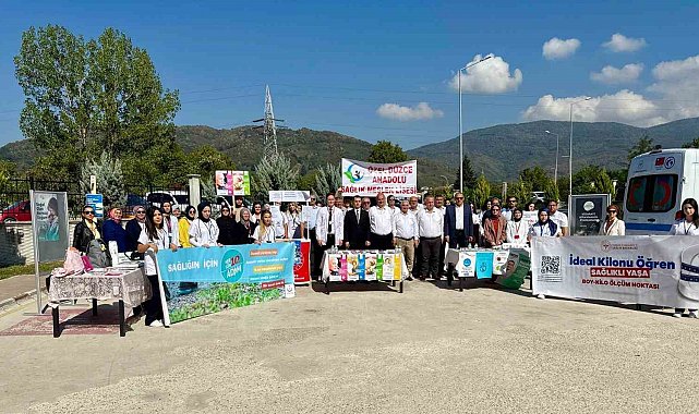 Geleceğin sağlıkçıları da yürüyüşe katıldı
