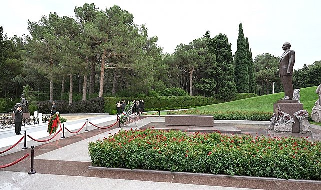 Genelkurmay Başkanı Bayraktaroğlu, Azerbaycan Savunma Bakanı Hasanov ile görüştü