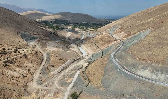 Gevaş'ta 469 hektar alan suyla buluşuyor