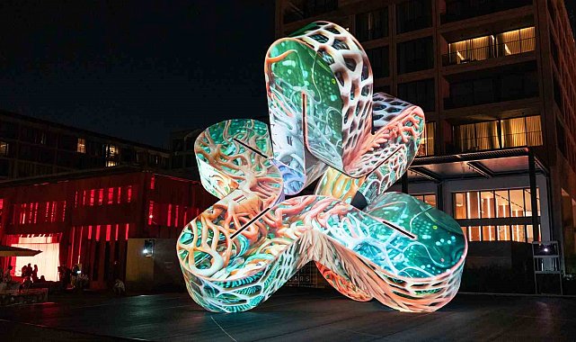 Güvenç Özel'in 'Neuroflux'ı Contemporary Istanbul'da sergileniyor