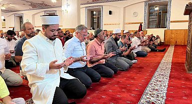 Hacılar kandil gecesinde huzurla doldu