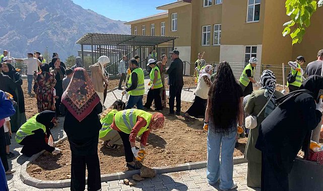 Hakkari'ye yeni modern servis alanı ve park