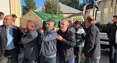Halı sahada kalp krizi geçiren vatandaş Yüksekova'da toprağa verildi