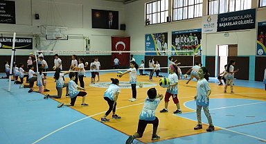 Haliliye yaz spor okullarında yüzlerce öğrenci eğitimini tamamladı