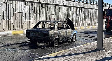 Hareket halindeki araç alev aldı, sürücü yaralandı