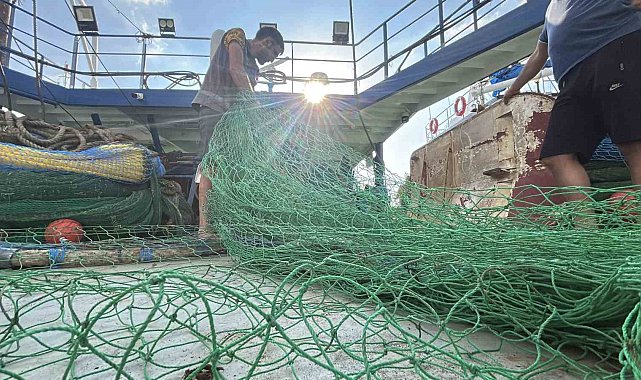 Hatay'da balıkçılar "vira bismillah" diyerek mavi sulara açıldı