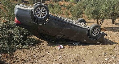 Hatay'da zeytin bahçesine uçan otomobildeki 3 kişi yaralandı