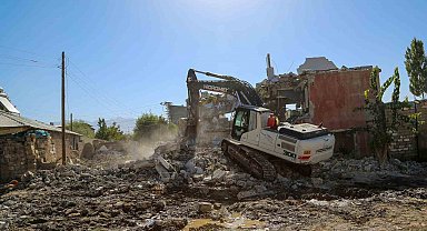 Hatuniye Caddesi'ndeki yıkım çalışmaları devam ediyor