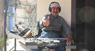 Hayatını adadığı orglarıyla her gün tek kişilik konser veriyor