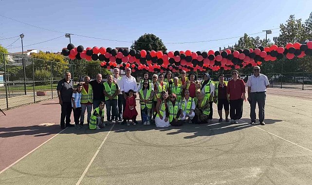 Hayırseverler bin 350 öğrenciye okul eşyaları hediye etti