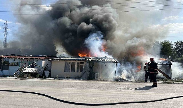Husumetlilerin büyüyen kavgasında 4 ev ateşe verildi