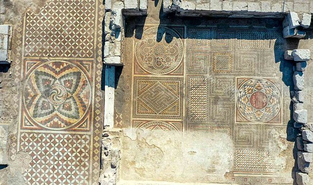 İç Anadolu'nun en büyük mozaik yapısında mezarlar bulundu