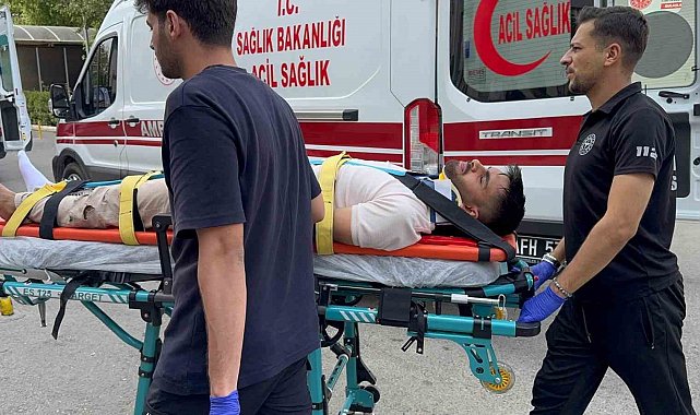 İki otomobil çarpıştı: 2 yaralı