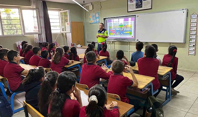 İlkokul öğrencilerine trafik eğitimi verildi