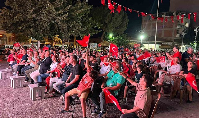 İncirliova'daki vatandaşlar, A Milli Basketbol Takımı maçını dev ekranda izledi