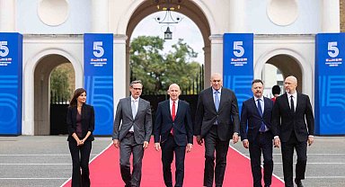 İngiltere Savunma Bakanı Healey: "Putin'in ne yaptığını görüyoruz, bizi yine test ediyor"