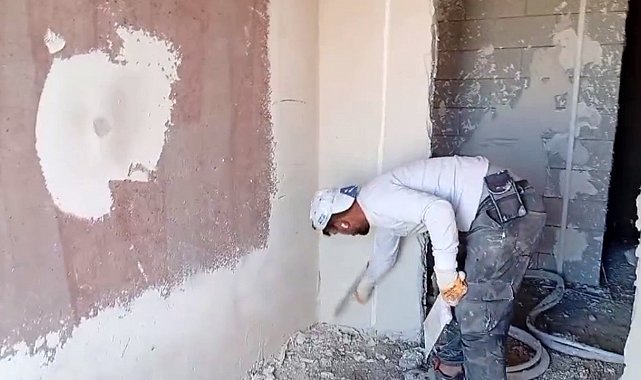 İnşaat işçileri kış gelmeden teslimat için hummalı çalışıyor